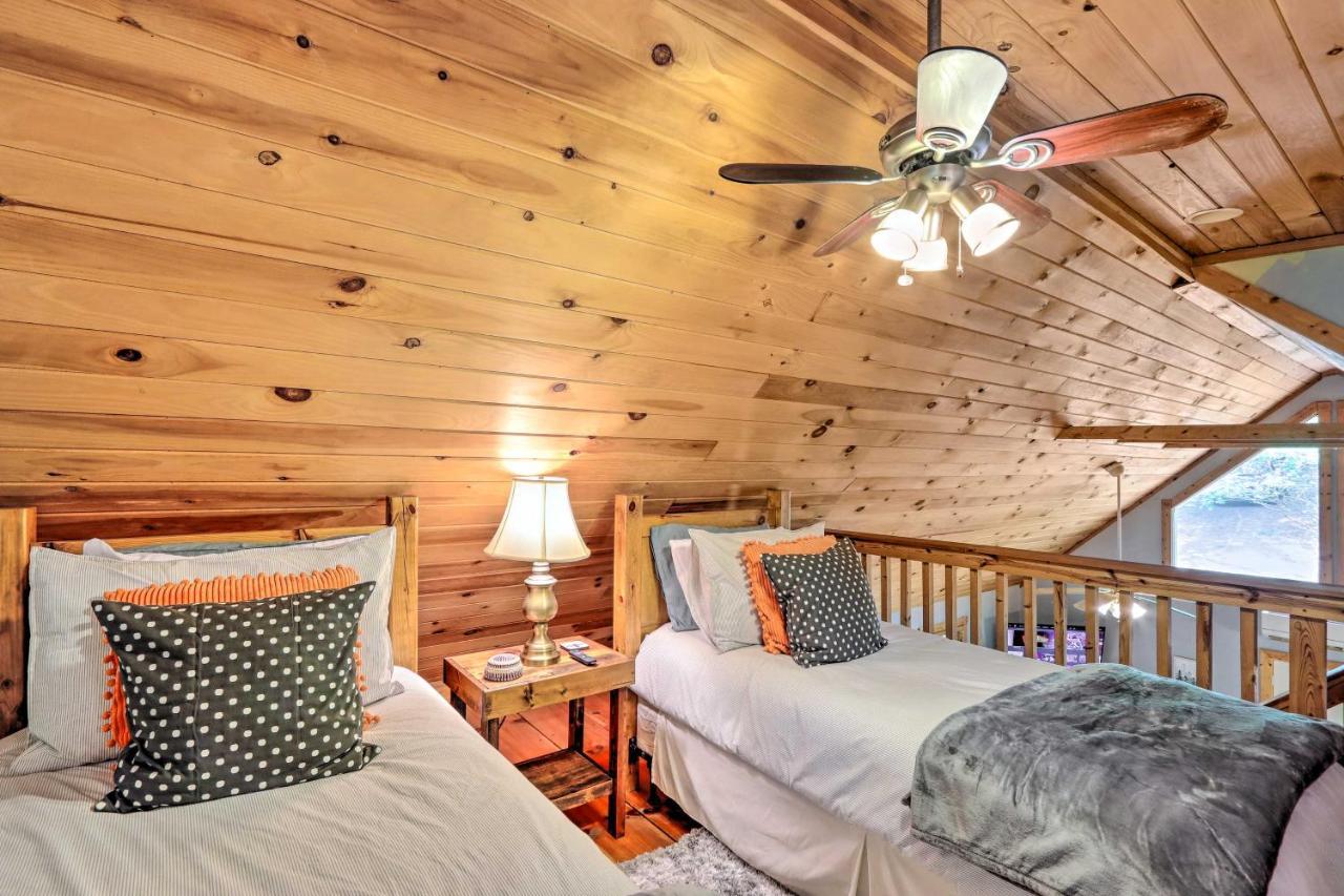 Salem Bumblebee Cottage Murphy Retreat With Hot Tub מראה חיצוני תמונה